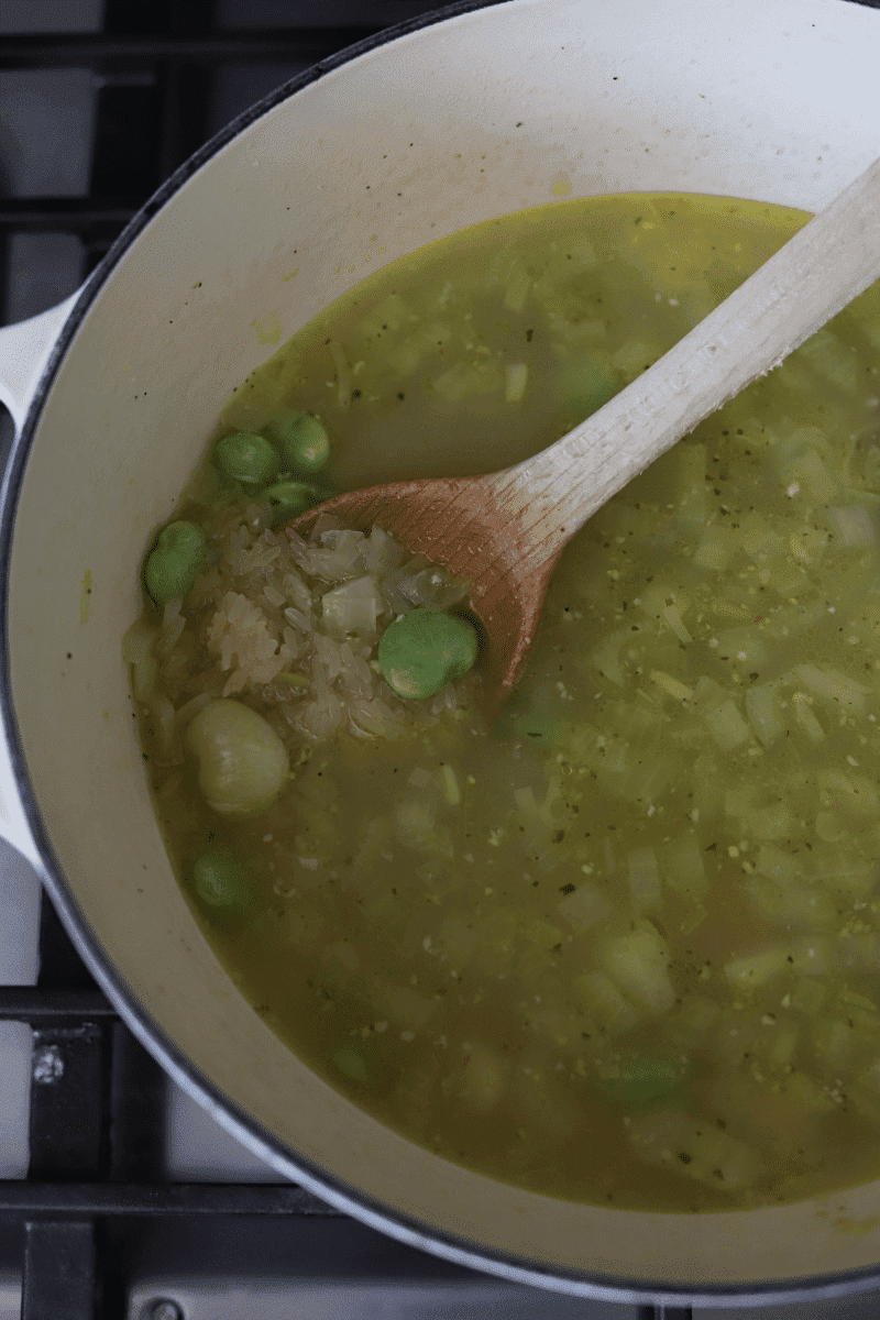 photo showing the reader how to prepare the water for boiling Cape Verdean style rice with lima beans