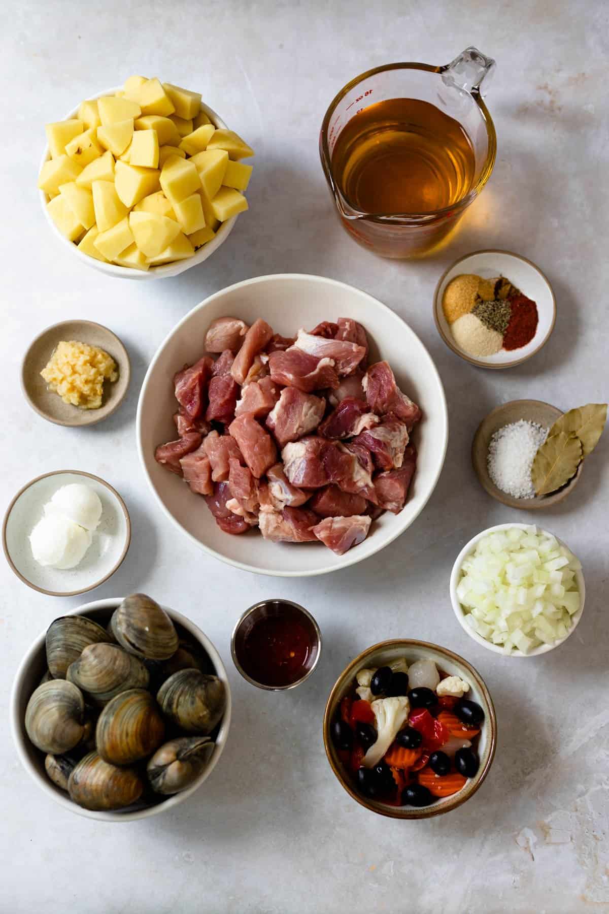 ingredients for carne de porco a alentejana