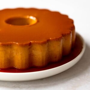 pudim de doce (dulce de leche flan) leite on a plate