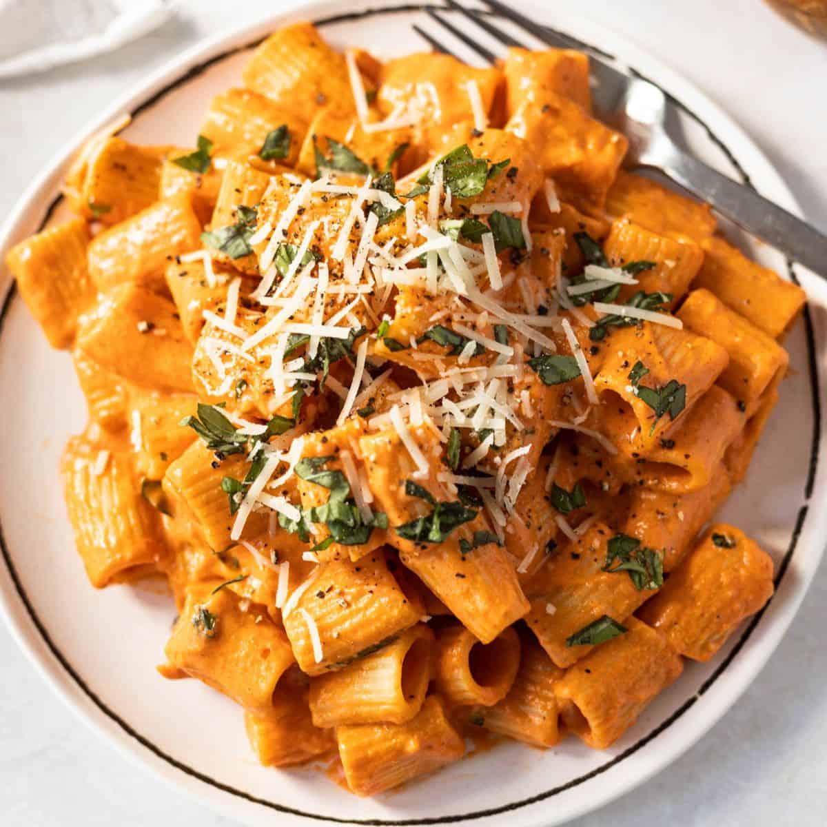 Easy Pink Sauce Pasta Recipe - Crumb-Snatched